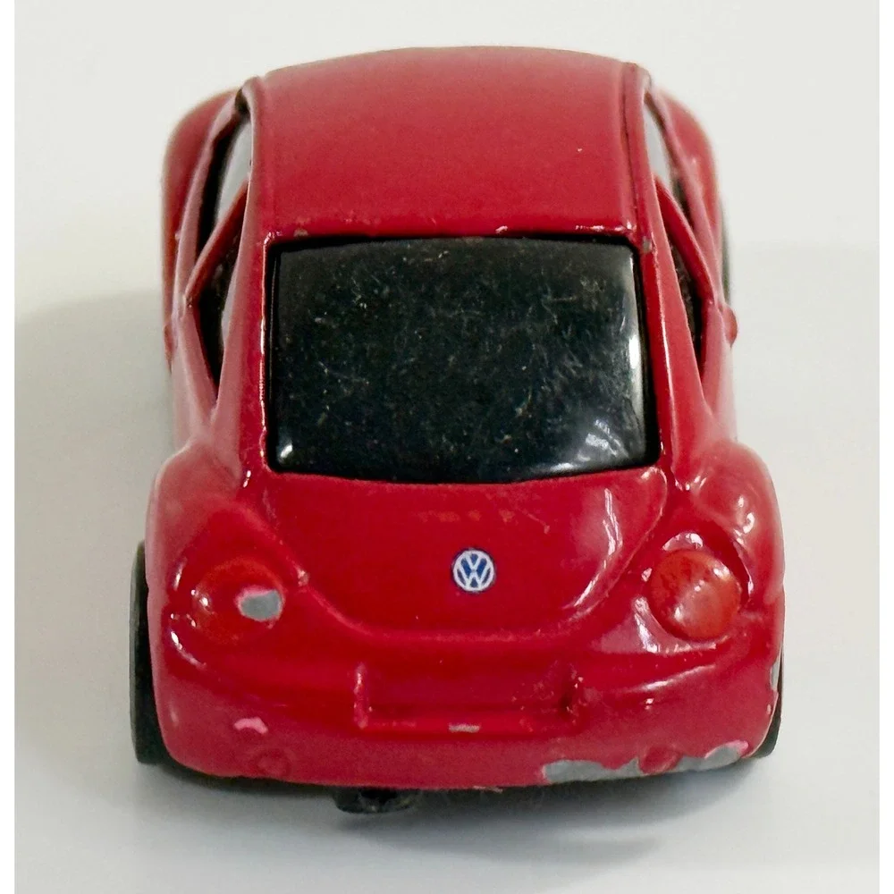 Maisto Volkswagen New Beetle Kids 1/64 Red Diecast Toy Car Bug